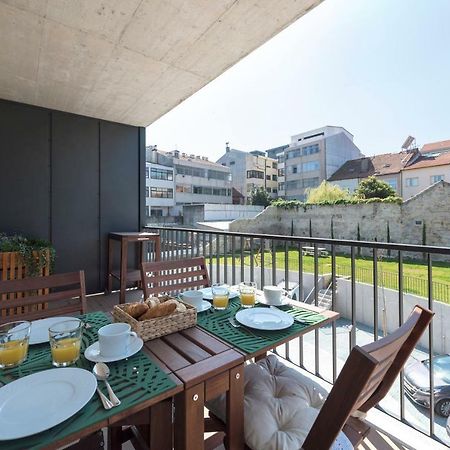 Lovelystay - Downtown Balcony Apartment With Free Parking OOporto Exteriör bild