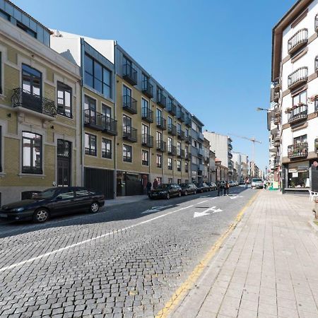 Lovelystay - Downtown Balcony Apartment With Free Parking OOporto Exteriör bild