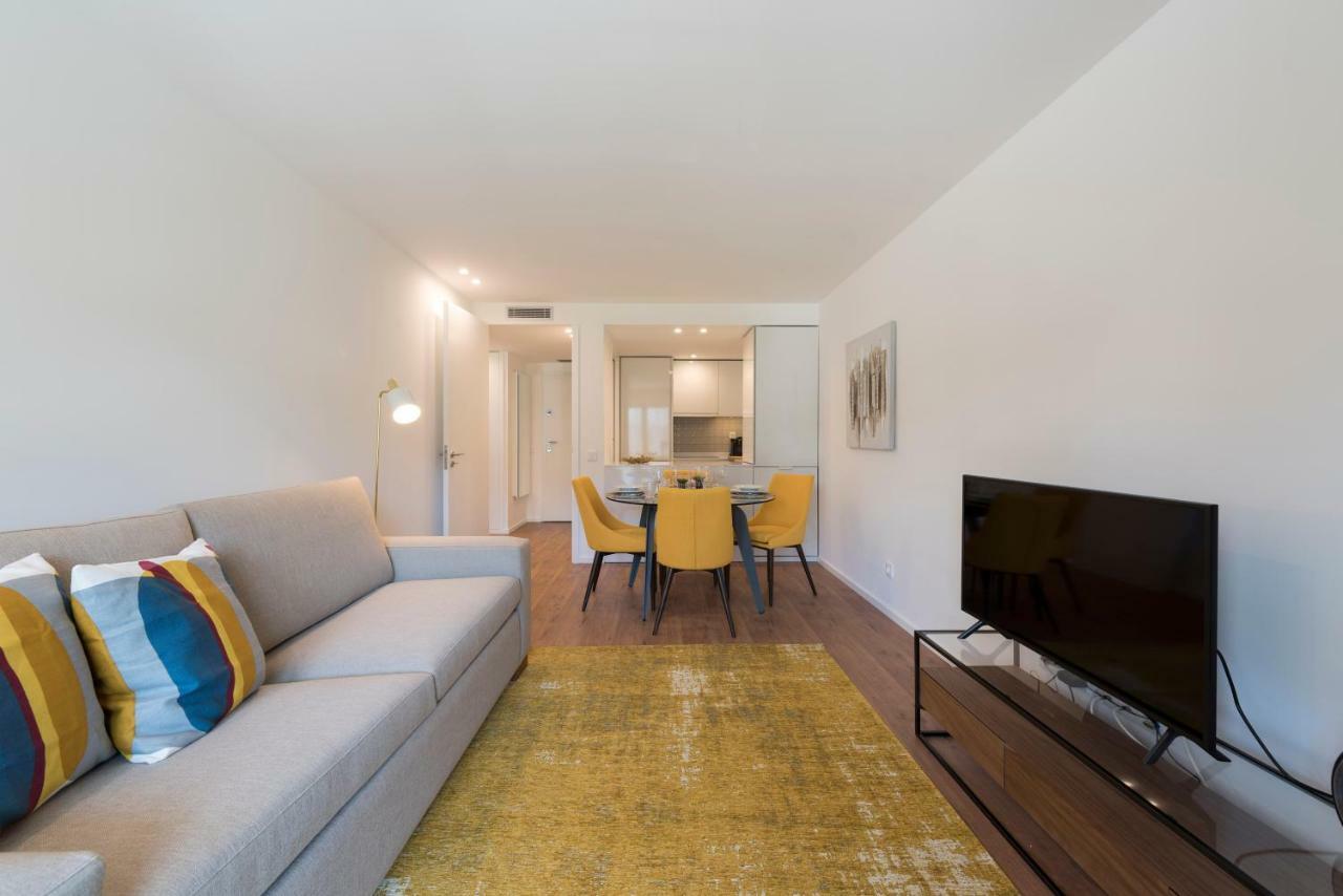 Lovelystay - Downtown Balcony Apartment With Free Parking OOporto Exteriör bild