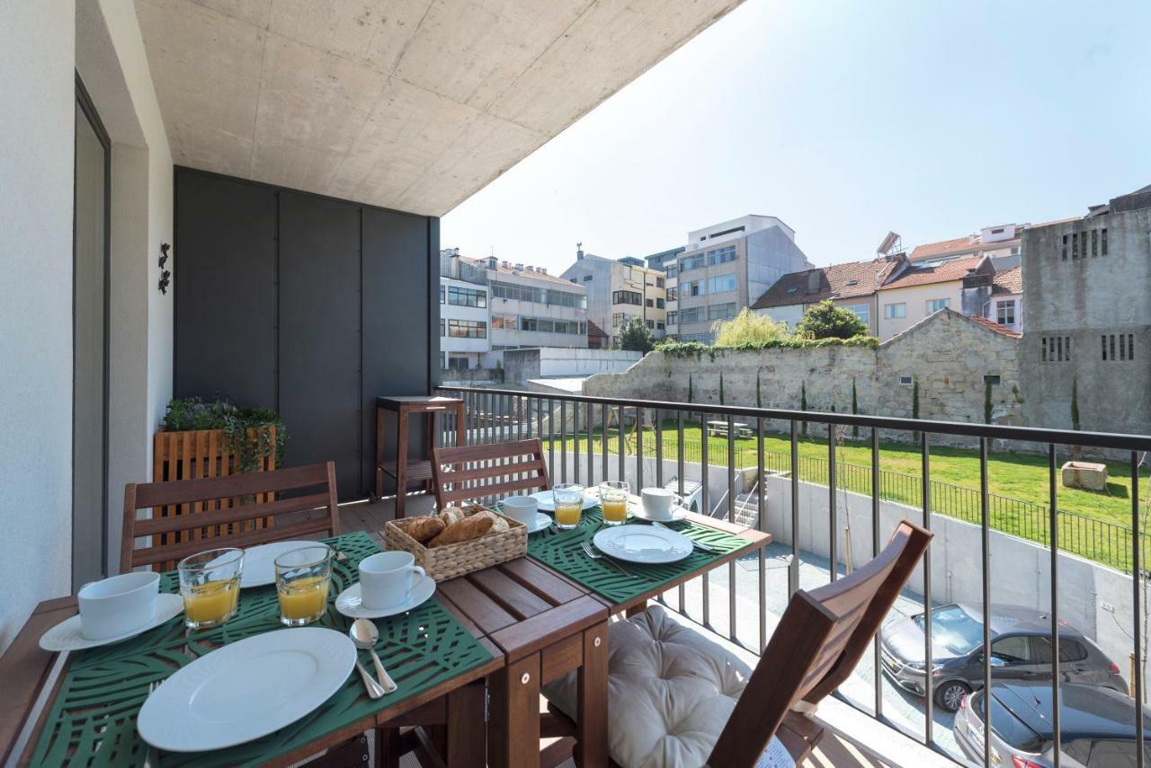 Lovelystay - Downtown Balcony Apartment With Free Parking OOporto Exteriör bild