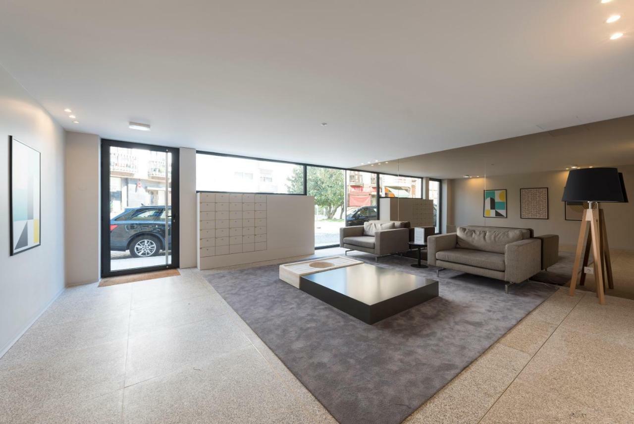 Lovelystay - Downtown Balcony Apartment With Free Parking OOporto Exteriör bild