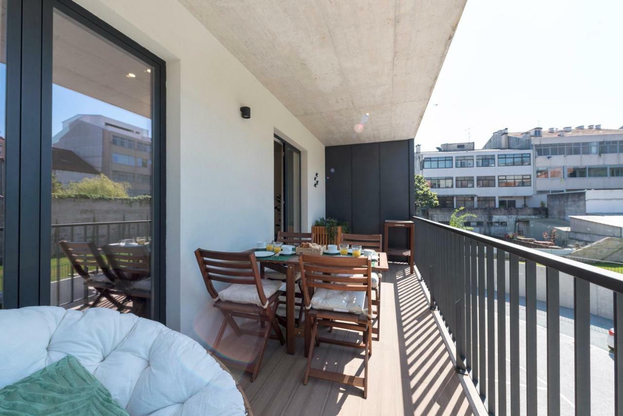 Lovelystay - Downtown Balcony Apartment With Free Parking OOporto Exteriör bild
