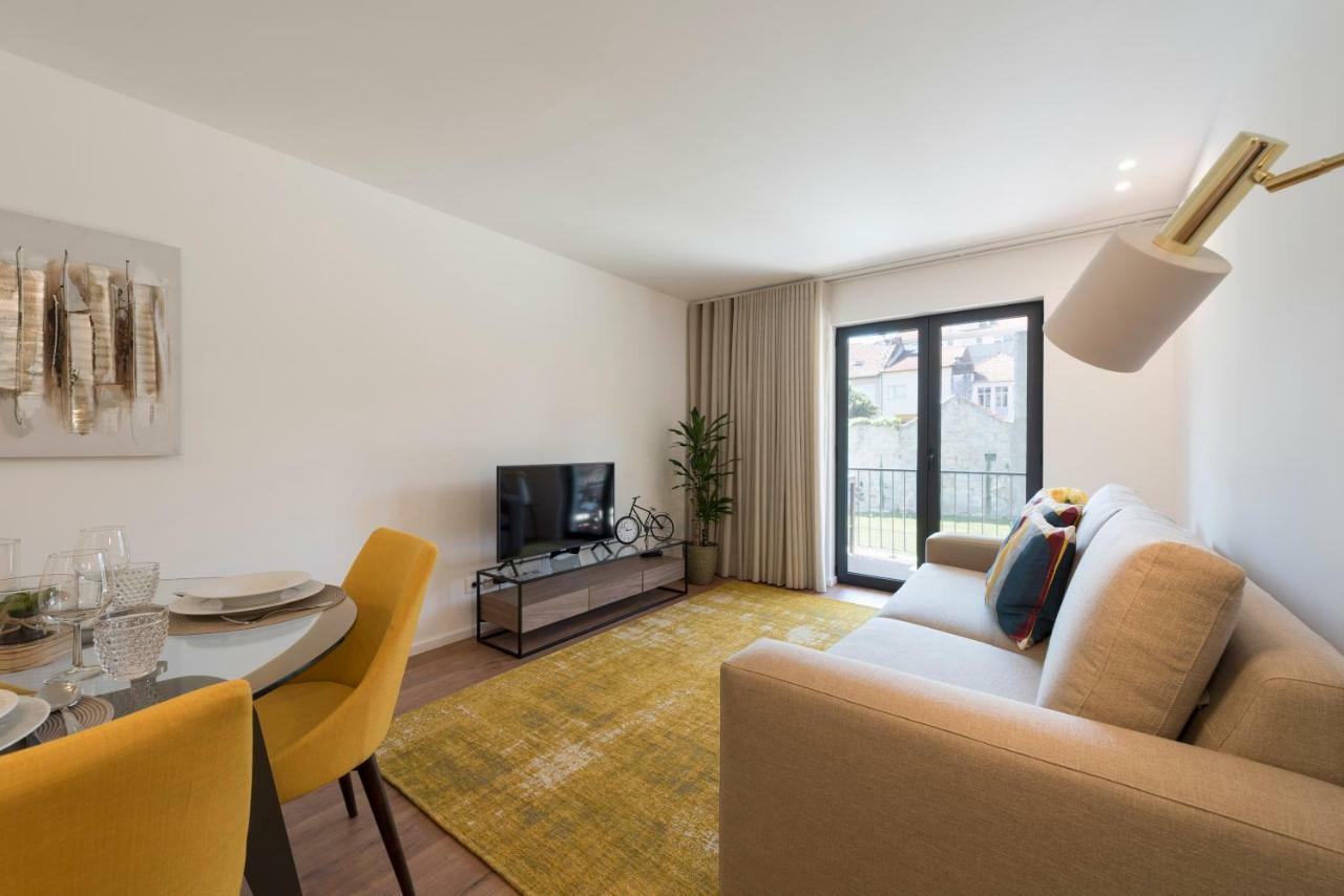 Lovelystay - Downtown Balcony Apartment With Free Parking OOporto Exteriör bild