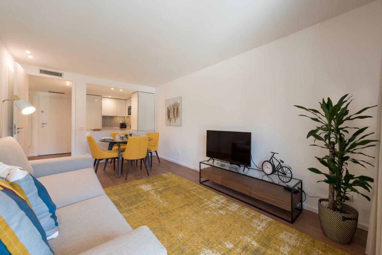 Lovelystay - Downtown Balcony Apartment With Free Parking OOporto Exteriör bild