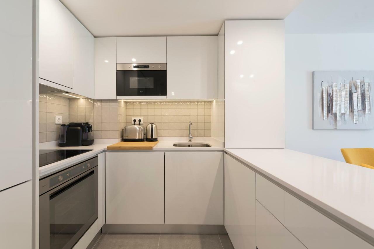 Lovelystay - Downtown Balcony Apartment With Free Parking OOporto Exteriör bild