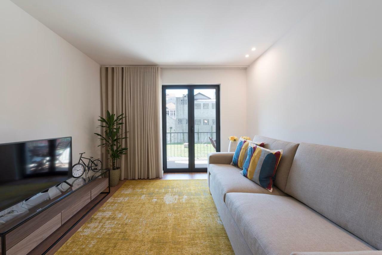 Lovelystay - Downtown Balcony Apartment With Free Parking OOporto Exteriör bild