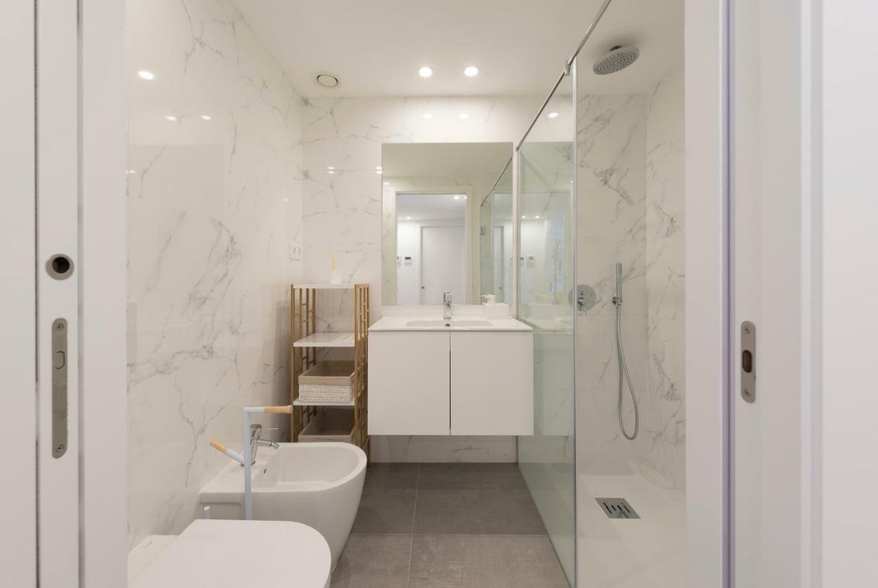 Lovelystay - Downtown Balcony Apartment With Free Parking OOporto Exteriör bild