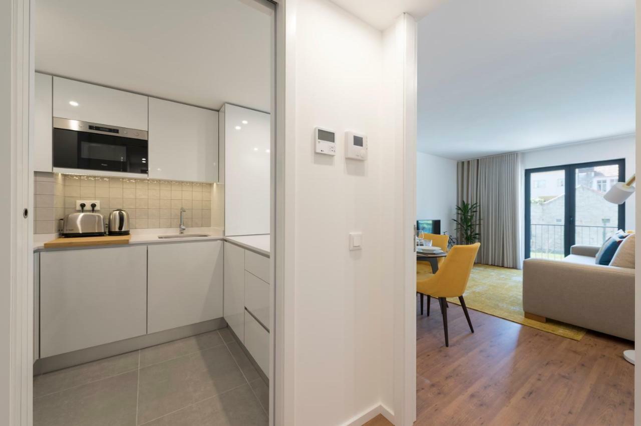 Lovelystay - Downtown Balcony Apartment With Free Parking OOporto Exteriör bild