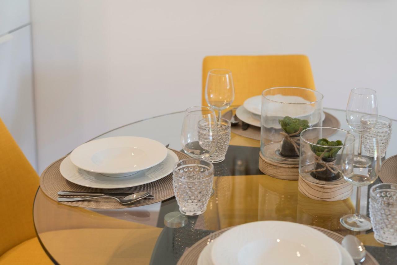 Lovelystay - Downtown Balcony Apartment With Free Parking OOporto Exteriör bild